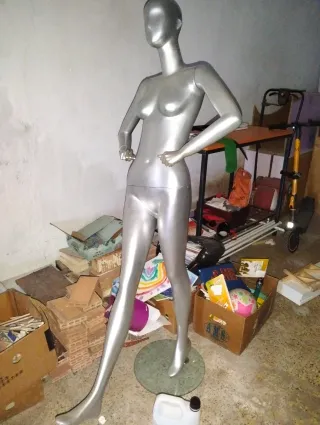 Maniquí infantil plateado