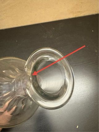 Jarrón de cristal tallado antiguo