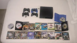 Consola PS3 con 4 mandos y 19 juegos