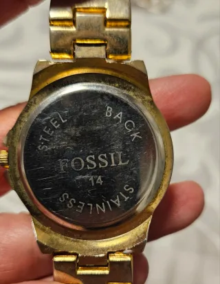 Reloj Fossil Dorado con Cristales