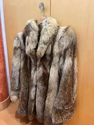 Abrigo de piel marrón