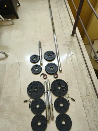 Marcuernas (3) barra  y Pesas Gimnasio