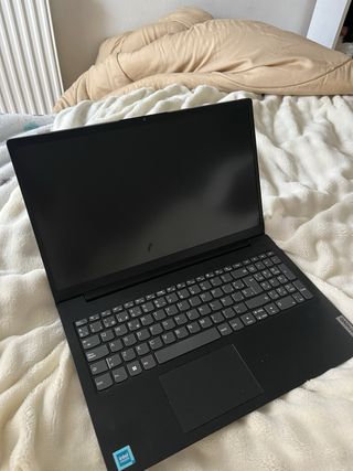 Portátil Lenovo V15 G2 IJL