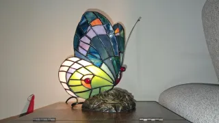 Lampara mariposa estilo Tiffany. Bombilla incluida