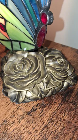 Lampara mariposa estilo Tiffany. Bombilla incluida