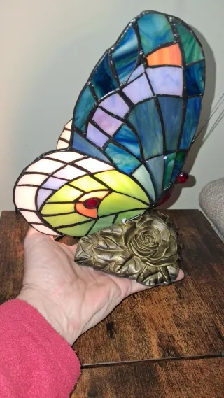 Lampara mariposa estilo Tiffany. Bombilla incluida