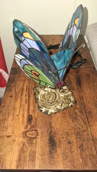 Lampara mariposa estilo Tiffany. Bombilla incluida