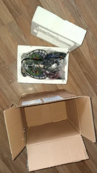 Lampara mariposa estilo Tiffany. Bombilla incluida