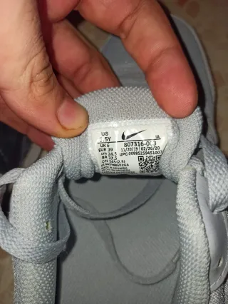 Zapatillas Nike grises y negras