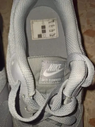 Zapatillas Nike grises y negras