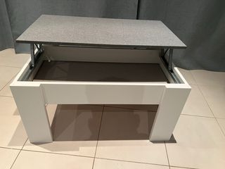 Mesa de salón moderna gris y blanca