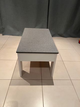 Mesa de salón moderna gris y blanca