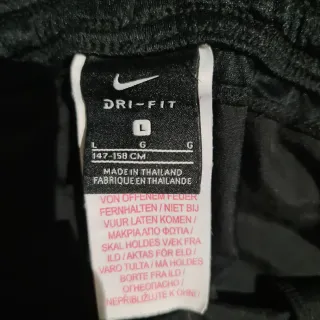 Conjunto Nike Camiseta y Pantalón Corto. T 147-158