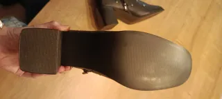 Botines negros con tachuelas sin estrenar