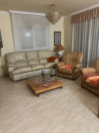 Sofá de piel beige 3 plazas sale los pies  seminu