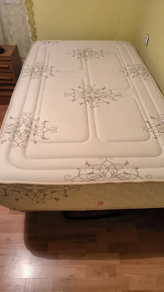 Colchón de muelles ensacados y viscoelastico