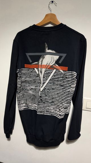 Sudadera Azul Marino con Detalles