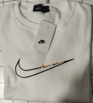 Sudadera Nike Talla S Logo Swoosh Dorado.