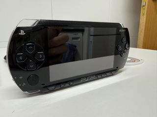 Consola Sony PSP Negra + 4 Juegos