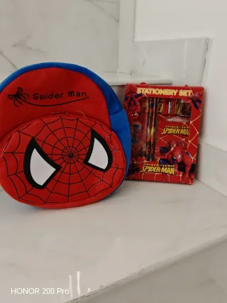 Zainetto Spiderman con set cancelleria