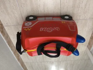 Maleta infantil Trunki roja camión de bomberos