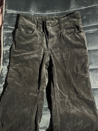 Pantalones pana tiro bajo corte recto/flaire gris