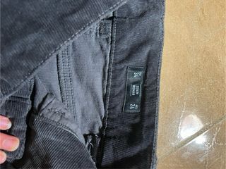 Pantalones pana tiro bajo corte recto/flaire gris