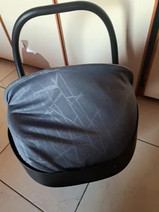 Seggiolino auto neonato