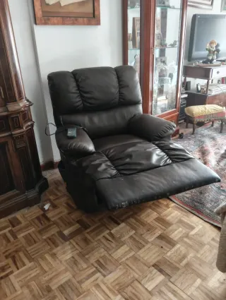 Poltrona Relax con Massaggio e Poggiapiedi Reclinabile