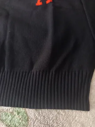 Jersey Ami Paris Negro Corazón Rojo