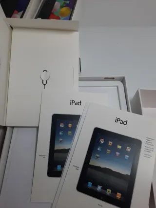 Lotto di 8 scatole Samsung e Apple