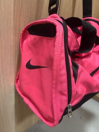 Mochila deportiva Nike rosa y negra