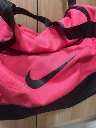 Mochila deportiva Nike rosa y negra
