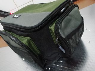 Mochila de pesca negra y verde oliva