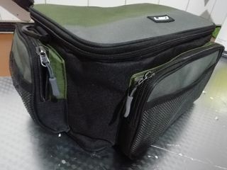 Mochila de pesca negra y verde oliva