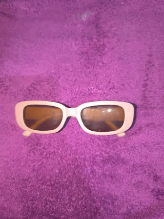 Gafas de sol rosas y marrones