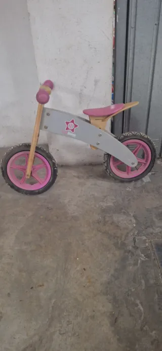 Bicicleta de equilibrio madera rosa