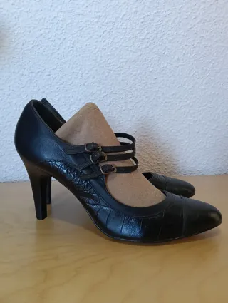 Zapatos de salón mujer negros piel retro. T40