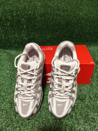 Nike P-6000 Plata y Blanco
