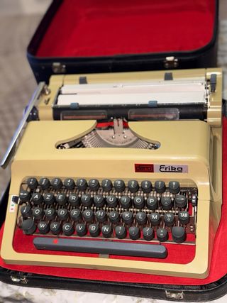 Máquina de escribir Erika vintage 1950-1970