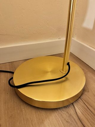 Lámpara de pie metal dorada y cristal