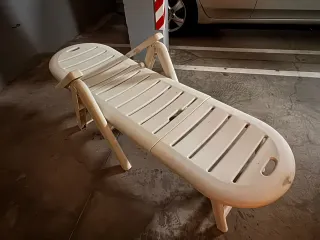 Tumbona de jardín blanca(Recogida en Badajoz ciuda