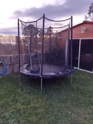 Cama elástica 2,40m diámetro color negro.