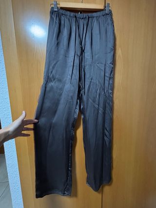 Pantalón satén Zara