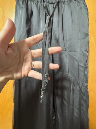 Pantalón satén Zara