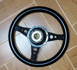 Volante deportivo con piña Seat 600