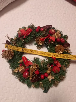 Ghirlanda natalizia fatta a mano