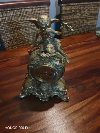 Reloj de sobremesa antiguo de bronce