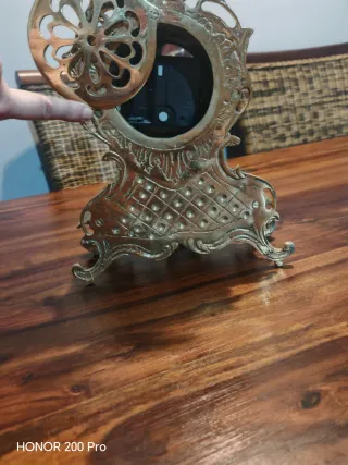 Reloj de sobremesa antiguo de bronce