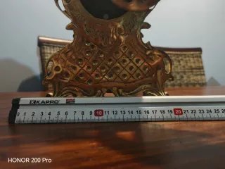 Reloj de sobremesa antiguo de bronce